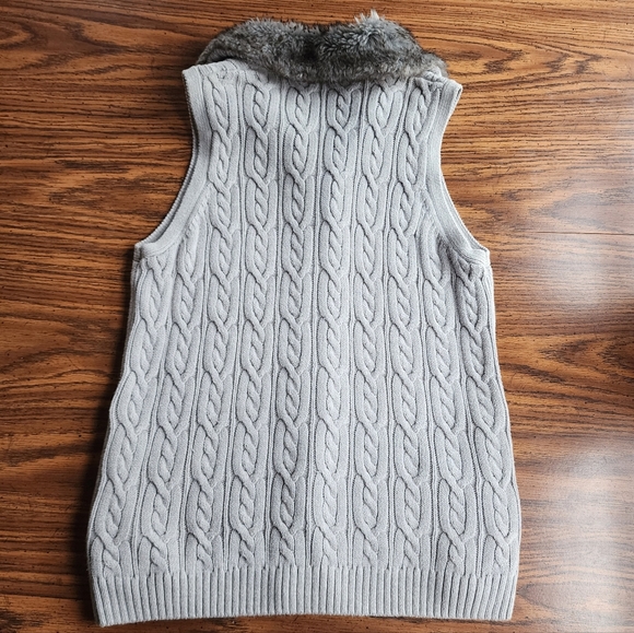 Y2K Liz Claiborne Cable Knit Faux Fur Collar Full Zip Vest - Picture 6 of 9